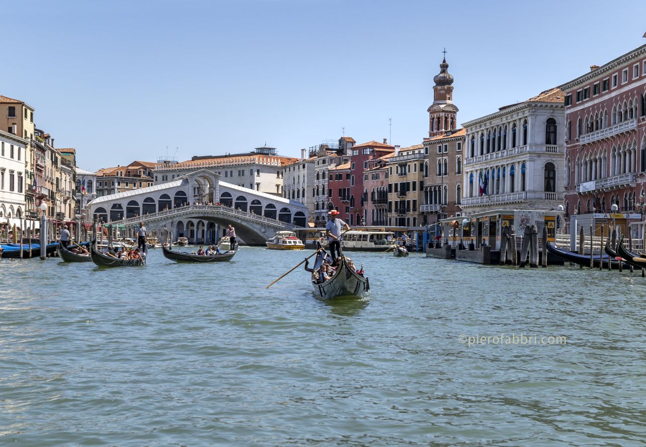 Appartamento a Cannaregio - MONOLOCALE CON LETTO MATRIMONIALE, ZONA SANTI GIOVANNI E PAOLO
