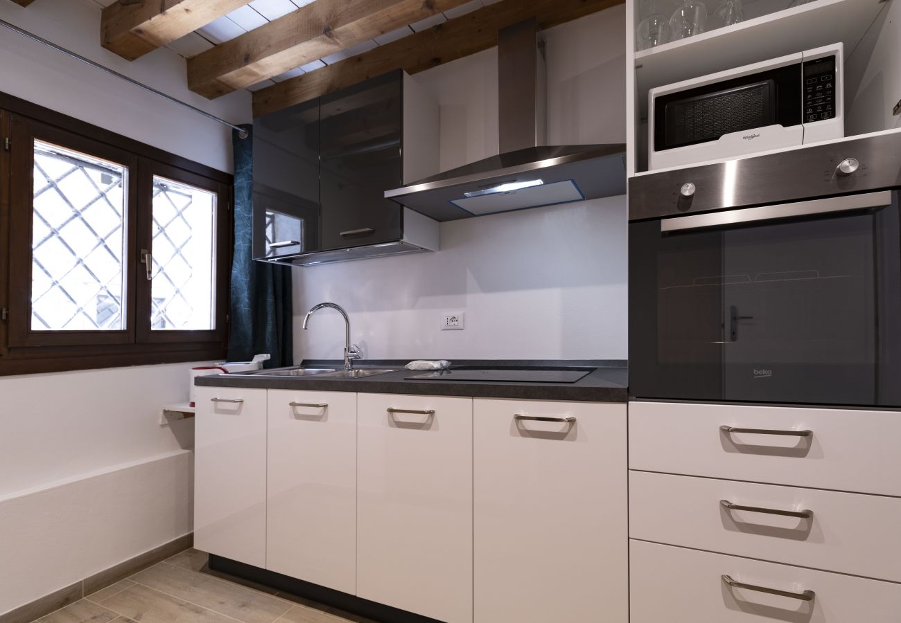 Appartamento a Cannaregio - MONOLOCALE CON LETTO MATRIMONIALE, ZONA SANTI GIOVANNI E PAOLO