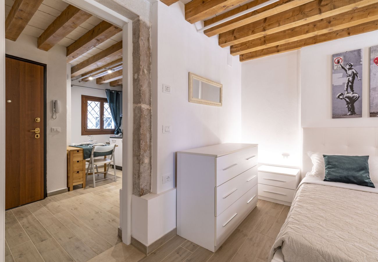 Appartamento a Cannaregio - MONOLOCALE CON LETTO MATRIMONIALE, ZONA SANTI GIOVANNI E PAOLO