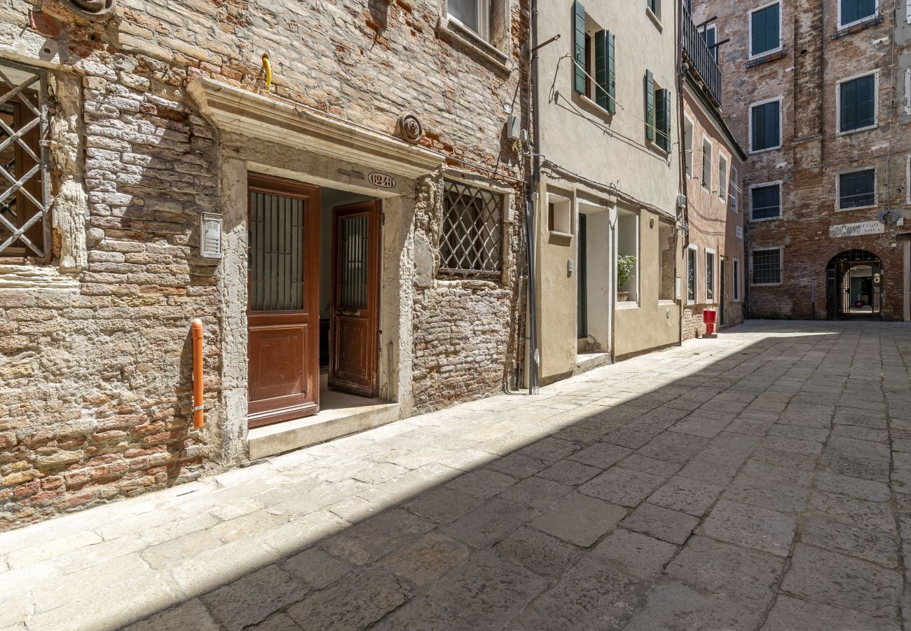 Appartamento a Cannaregio - MONOLOCALE CON LETTO MATRIMONIALE, ZONA SANTI GIOVANNI E PAOLO