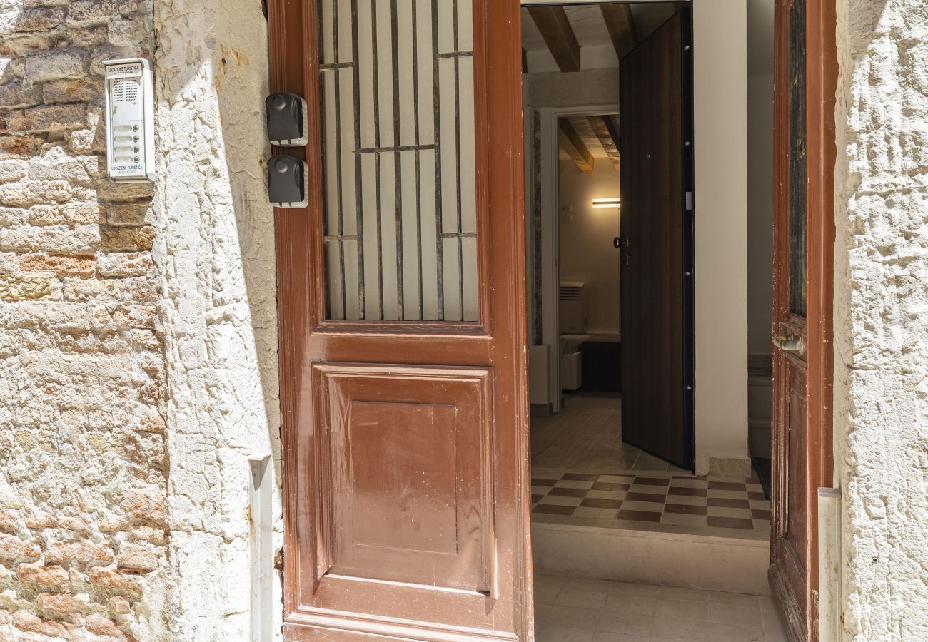 Appartamento a Cannaregio - MONOLOCALE CON LETTO MATRIMONIALE, ZONA SANTI GIOVANNI E PAOLO
