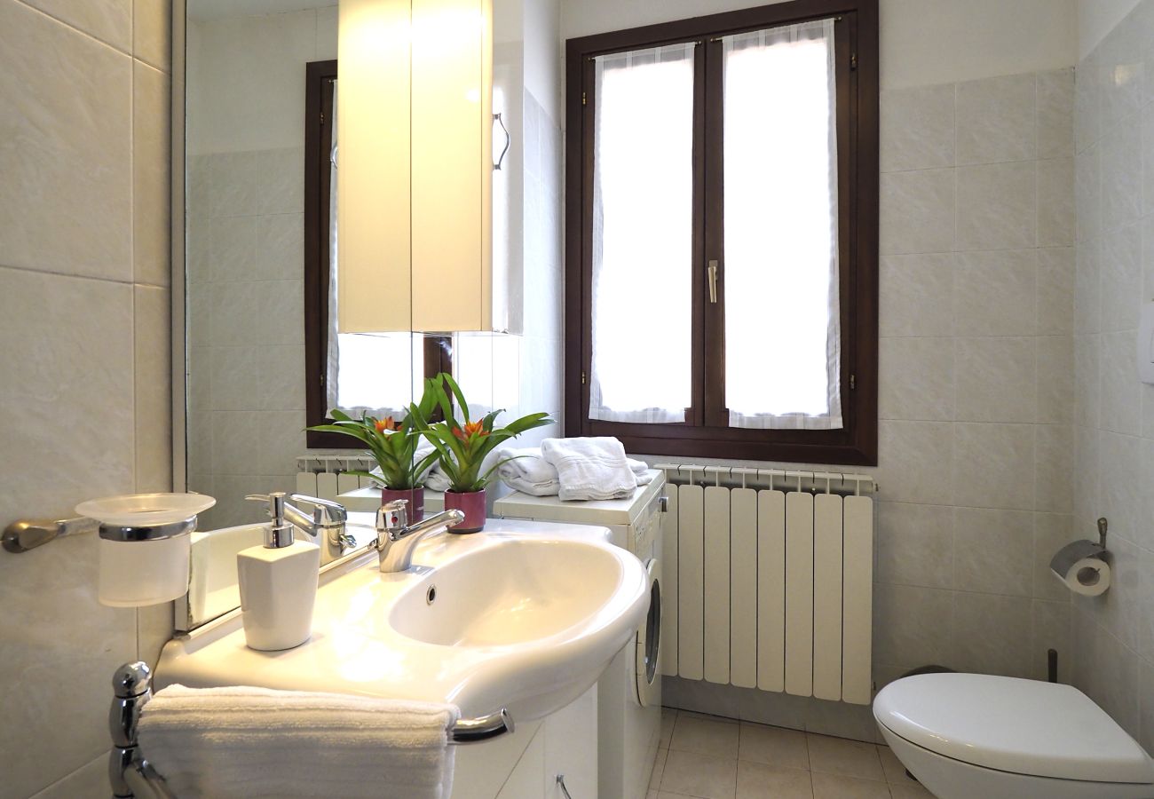 Appartamento a Cannaregio - APPARTAMENTO 2 PIANO A CANNAREGIO, VICINO ALL'APPRODO DI FONDAMENTA NOVE
