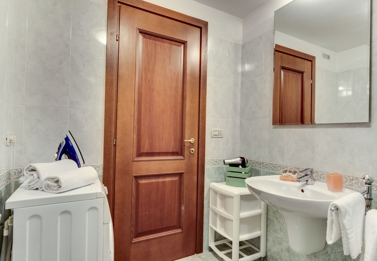 Appartamento a Cannaregio - A CANNAREGIO, VICINO STAZIONE, PIANO TERRA CON CORTE INTERNA & WIFI