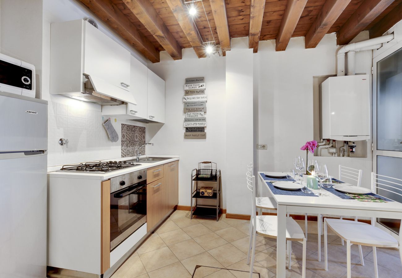 Appartamento a Cannaregio - A CANNAREGIO, VICINO STAZIONE, PIANO TERRA CON CORTE INTERNA & WIFI