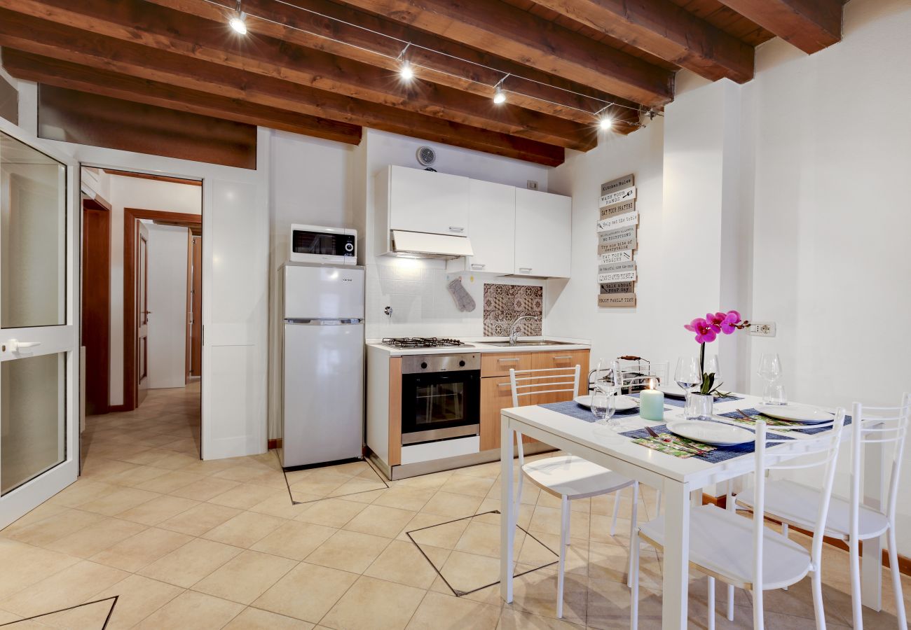 Appartamento a Cannaregio - A CANNAREGIO, VICINO STAZIONE, PIANO TERRA CON CORTE INTERNA & WIFI