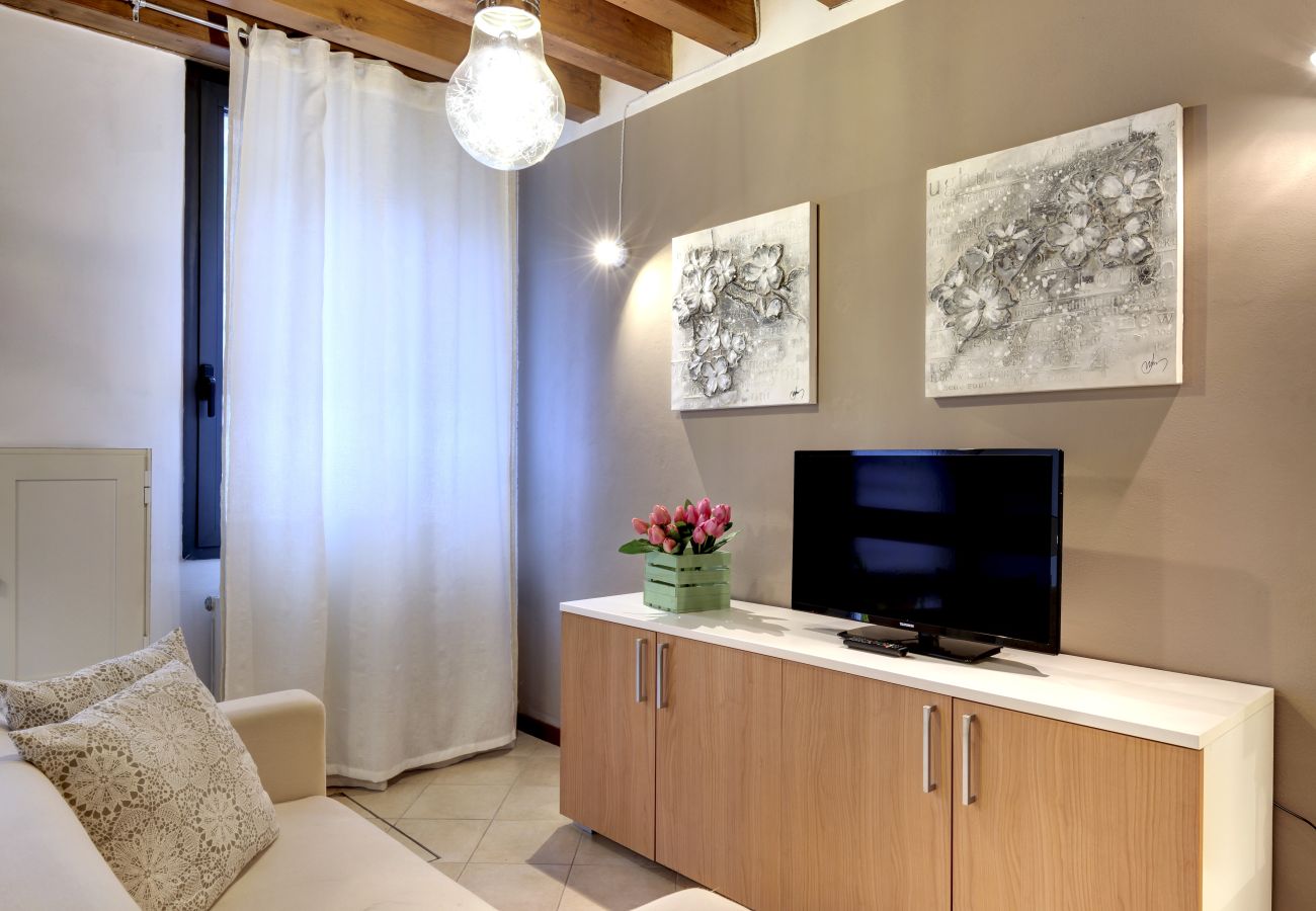 Appartamento a Cannaregio - A CANNAREGIO, VICINO STAZIONE, PIANO TERRA CON CORTE INTERNA & WIFI