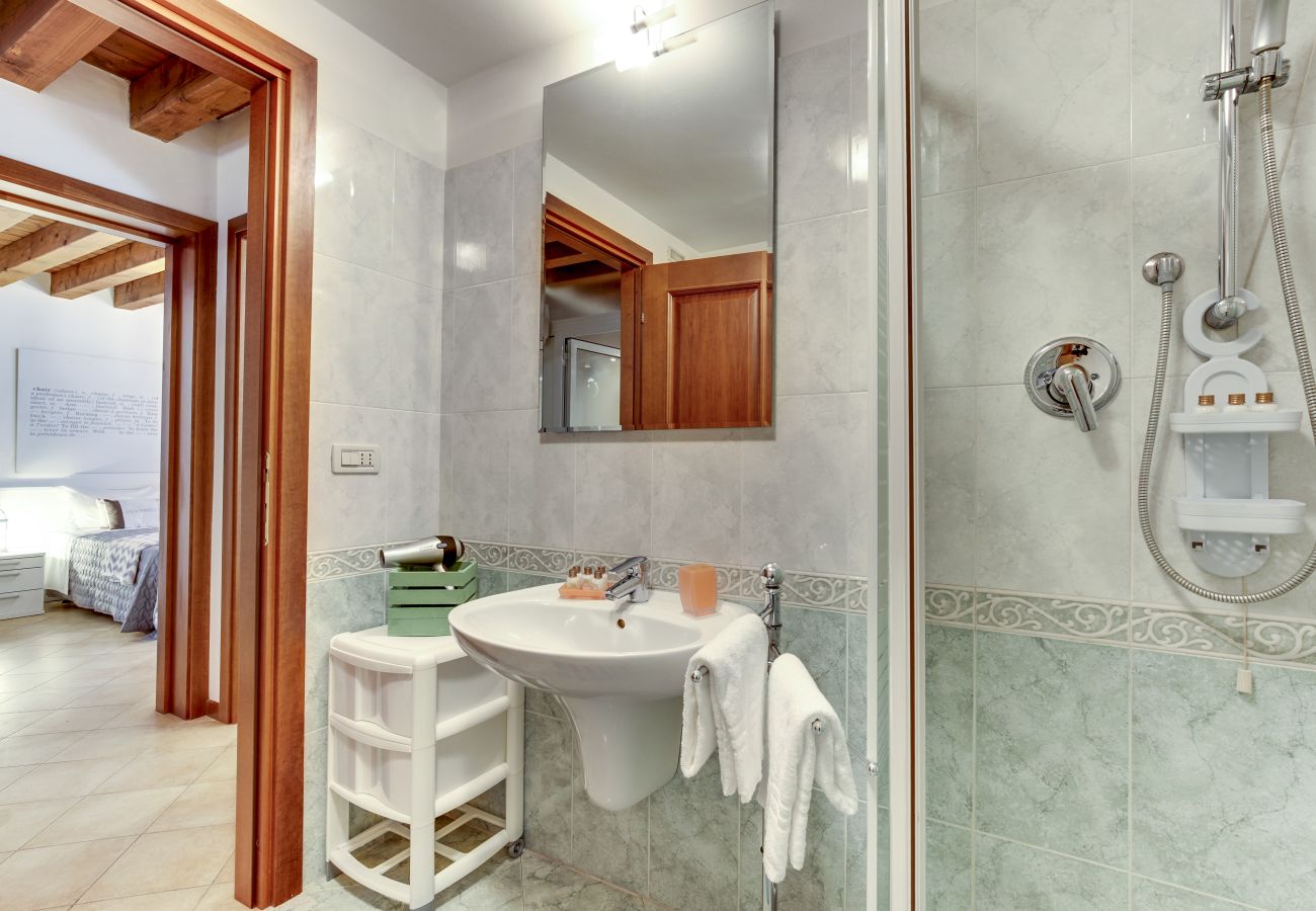 Appartamento a Cannaregio - A CANNAREGIO, VICINO STAZIONE, PIANO TERRA CON CORTE INTERNA & WIFI