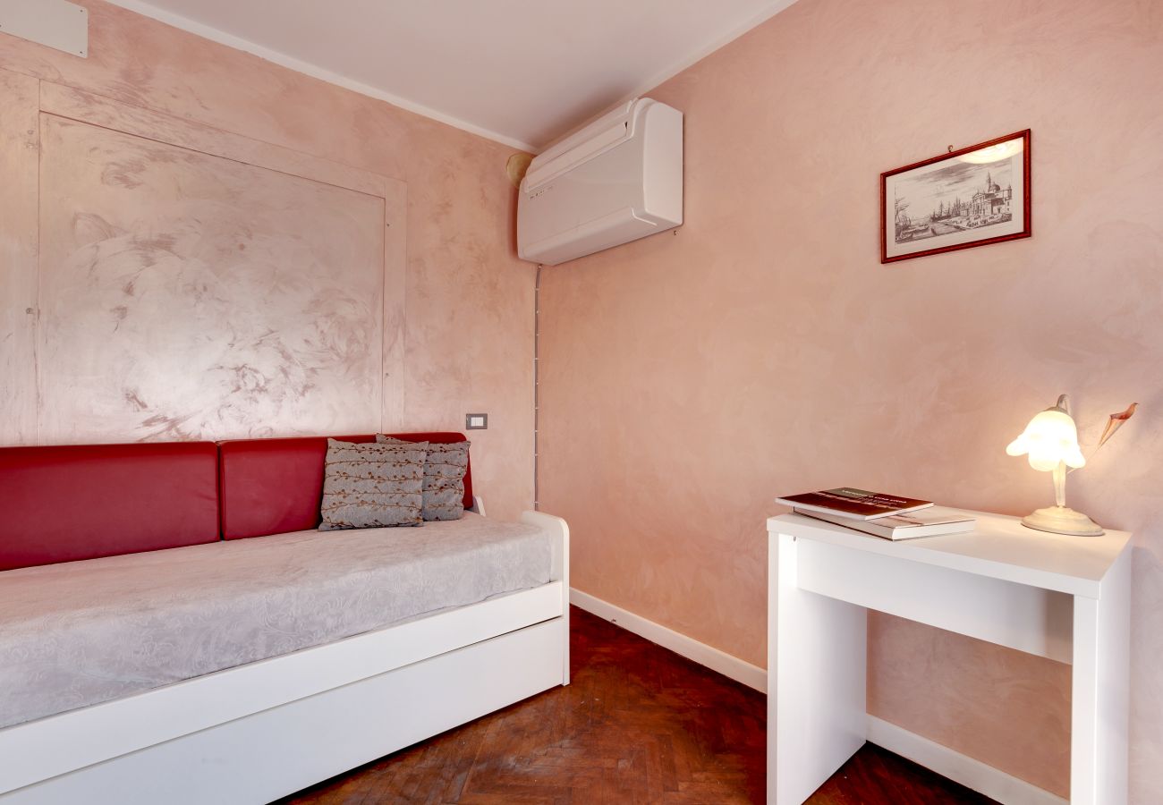Appartamento a Cannaregio - CANNAREGIO-APPARTAMENTO CON ARIA CONDIZIONATA NELLE CAMERE, LAVATRICE E WIFI