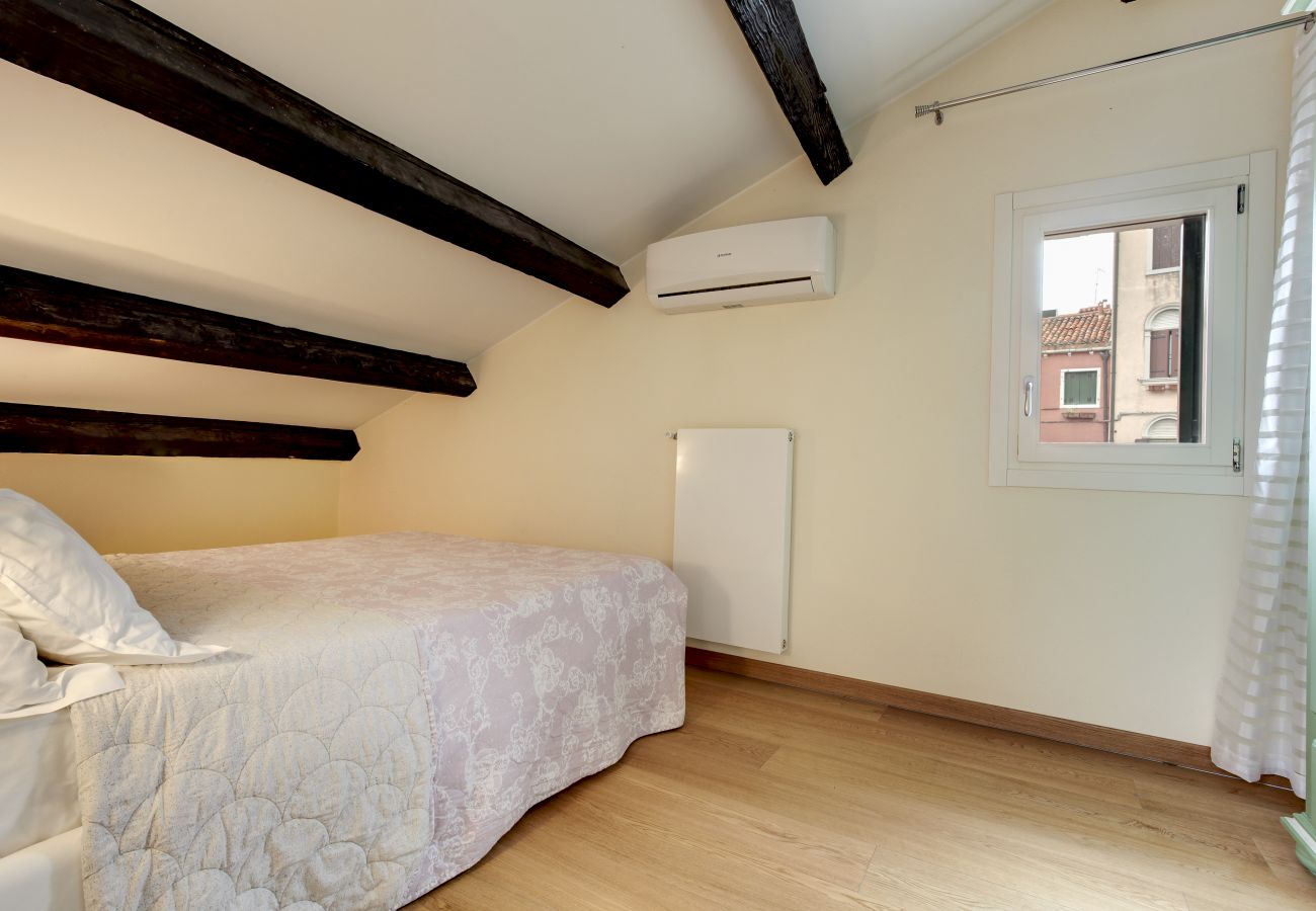 Apartment in Castello - New & Mordern Duplex - Arsenale / Biennale area with washing machine