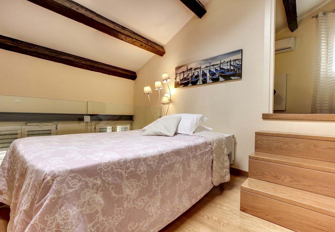 Apartment in Castello - New & Mordern Duplex - Arsenale / Biennale area with washing machine