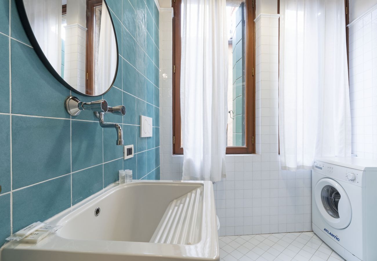 Apartment in San Marco - Elegant Venetian style apartment - WI-FI and washing machine - St Mark's Square