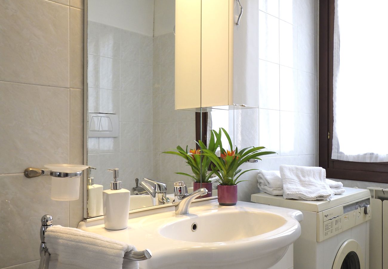 Apartment in Cannaregio - APARTMENT 2 FLOOR IN CANNAREGIO, NEAR FONDAMENTA NOVE STOP