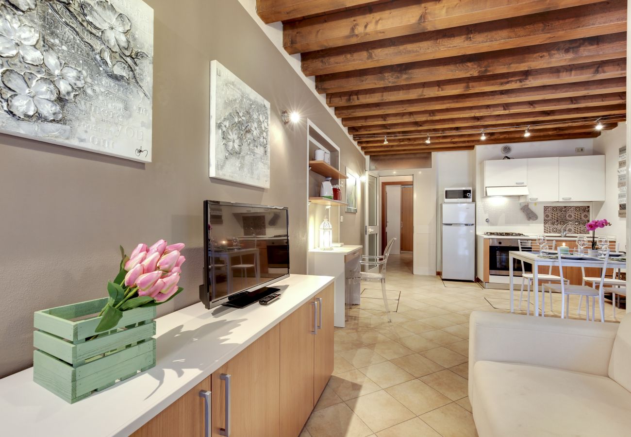 Apartment in Cannaregio - IN CANNAREGIO, NEAR STATION, GROUND FLOOR WITH INTERNAL COURT & WIFI
