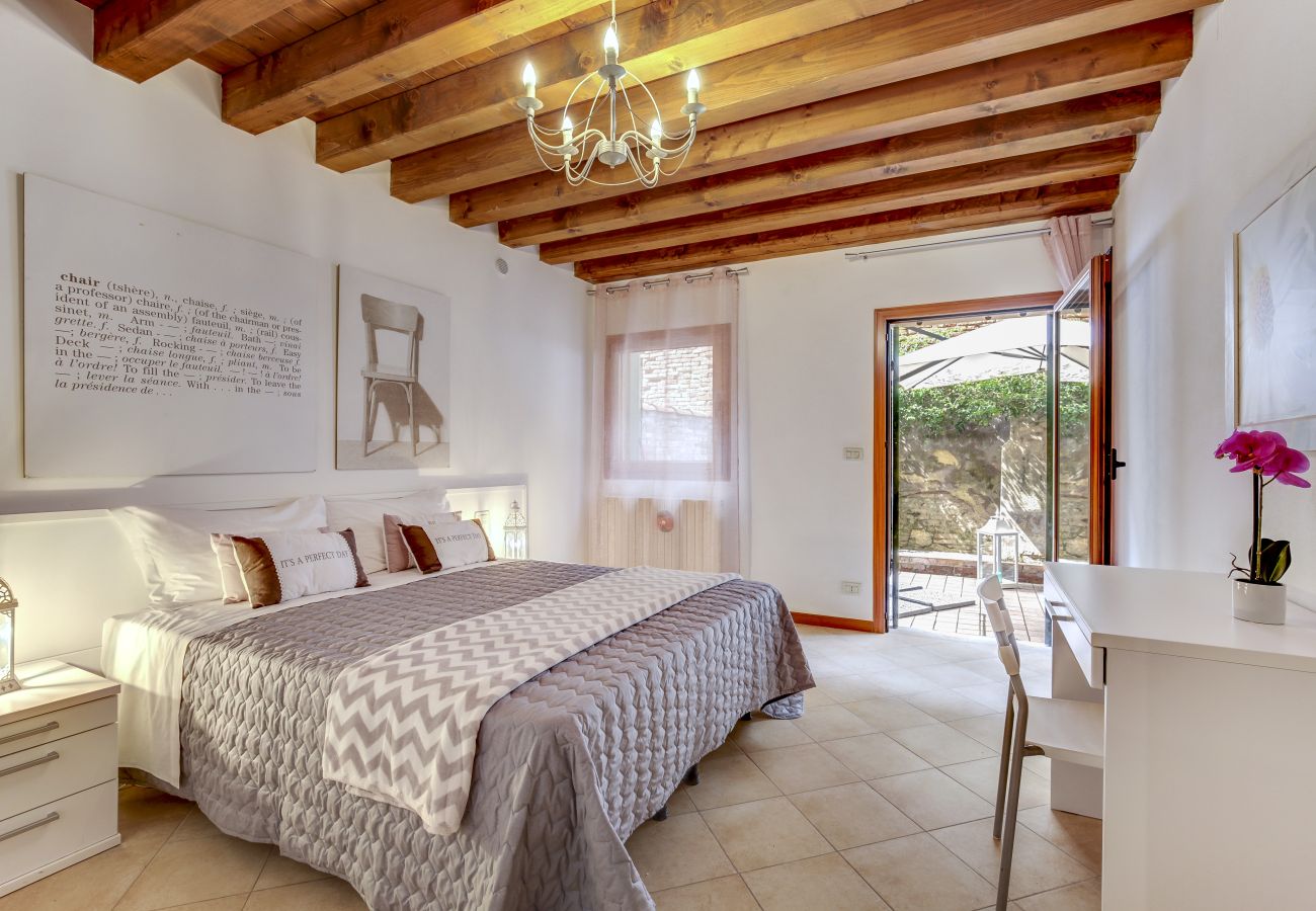 Apartment in Cannaregio - IN CANNAREGIO, NEAR STATION, GROUND FLOOR WITH INTERNAL COURT & WIFI