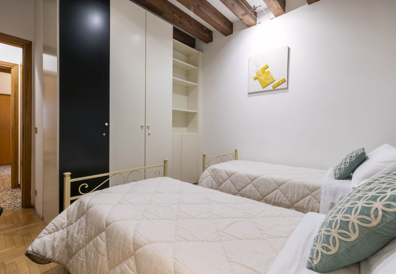 Apartment in San Marco - COMFORTABLE APARTMENT IN SAN MARCO IN THE STREET OF SHOPPING - WITH ELEVATOR