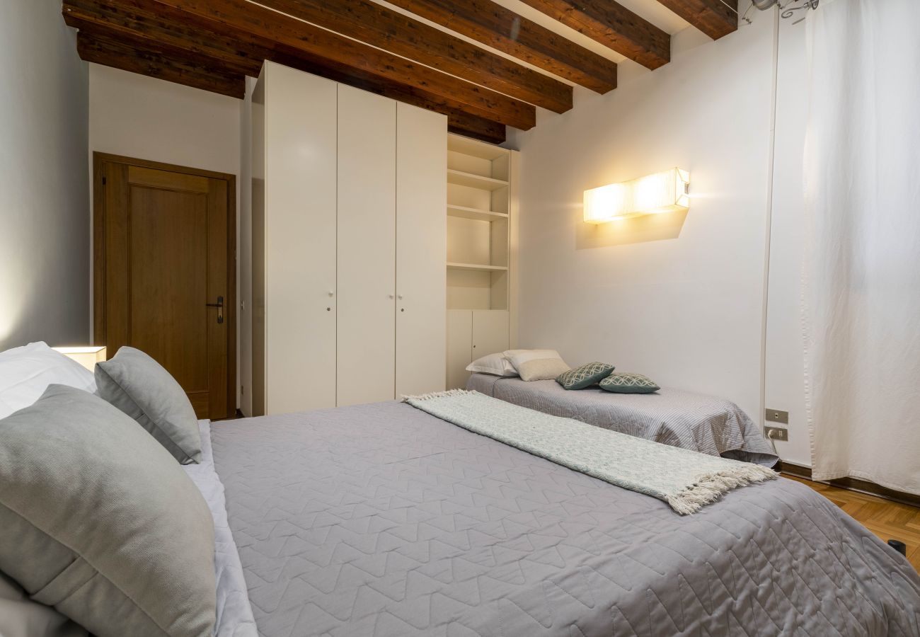 Apartment in San Marco - COMFORTABLE APARTMENT IN SAN MARCO IN THE STREET OF SHOPPING - WITH ELEVATOR