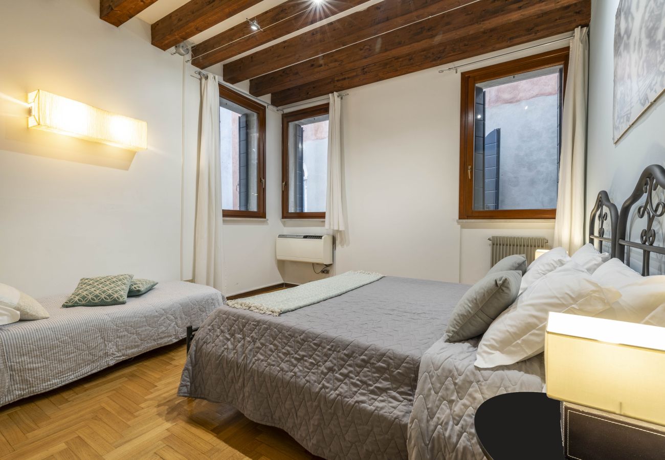 Apartment in San Marco - COMFORTABLE APARTMENT IN SAN MARCO IN THE STREET OF SHOPPING - WITH ELEVATOR