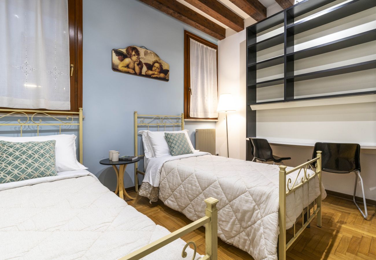 Apartment in San Marco - COMFORTABLE APARTMENT IN SAN MARCO IN THE STREET OF SHOPPING - WITH ELEVATOR
