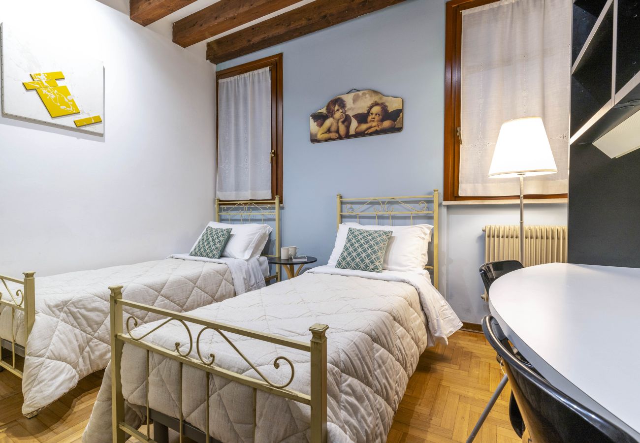 Apartment in San Marco - COMFORTABLE APARTMENT IN SAN MARCO IN THE STREET OF SHOPPING - WITH ELEVATOR