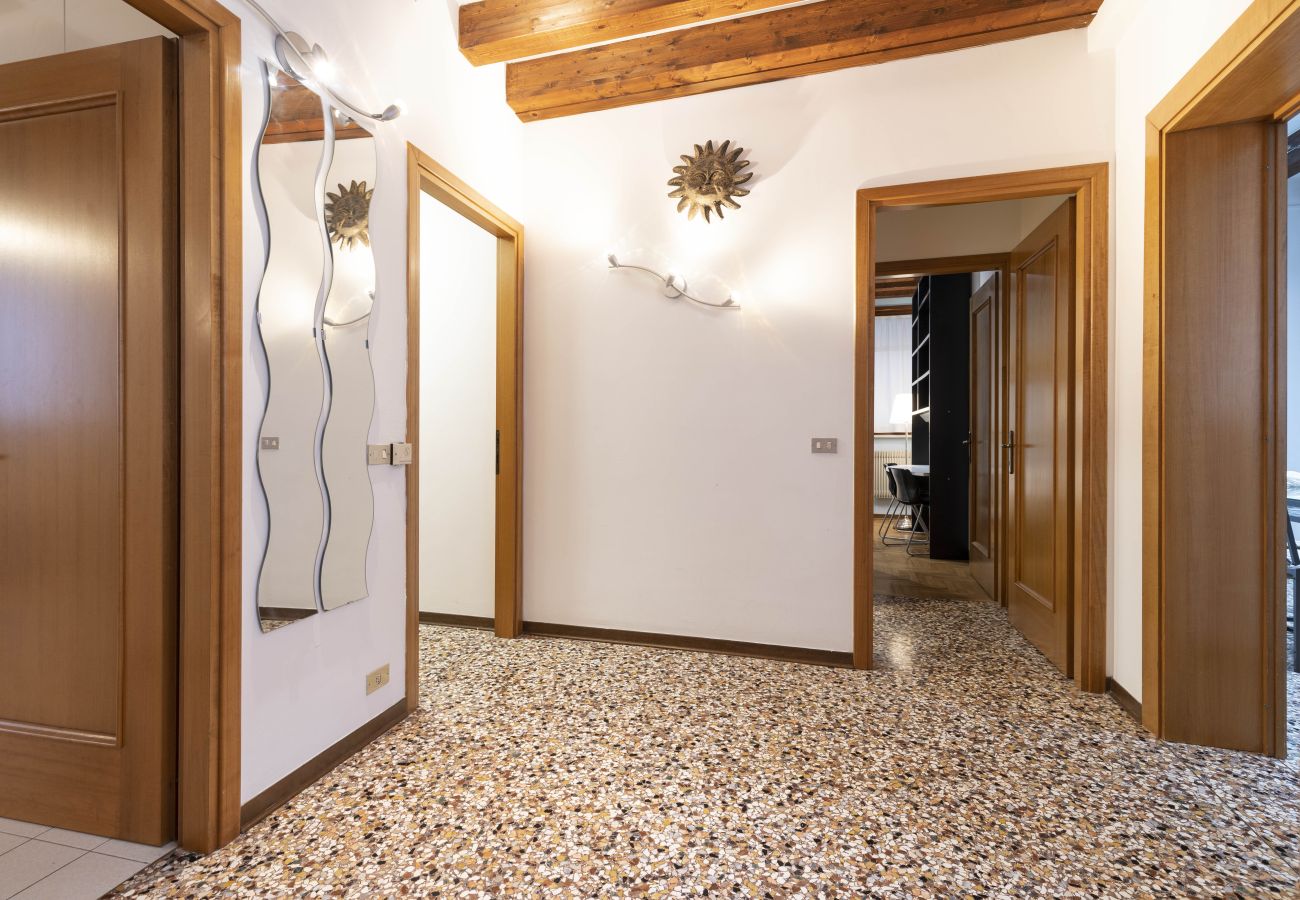 Apartment in San Marco - COMFORTABLE APARTMENT IN SAN MARCO IN THE STREET OF SHOPPING - WITH ELEVATOR