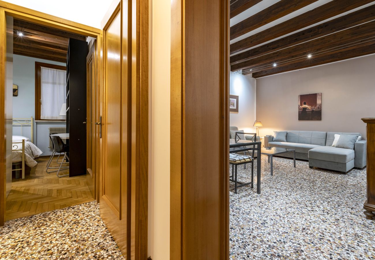 Apartment in San Marco - COMFORTABLE APARTMENT IN SAN MARCO IN THE STREET OF SHOPPING - WITH ELEVATOR