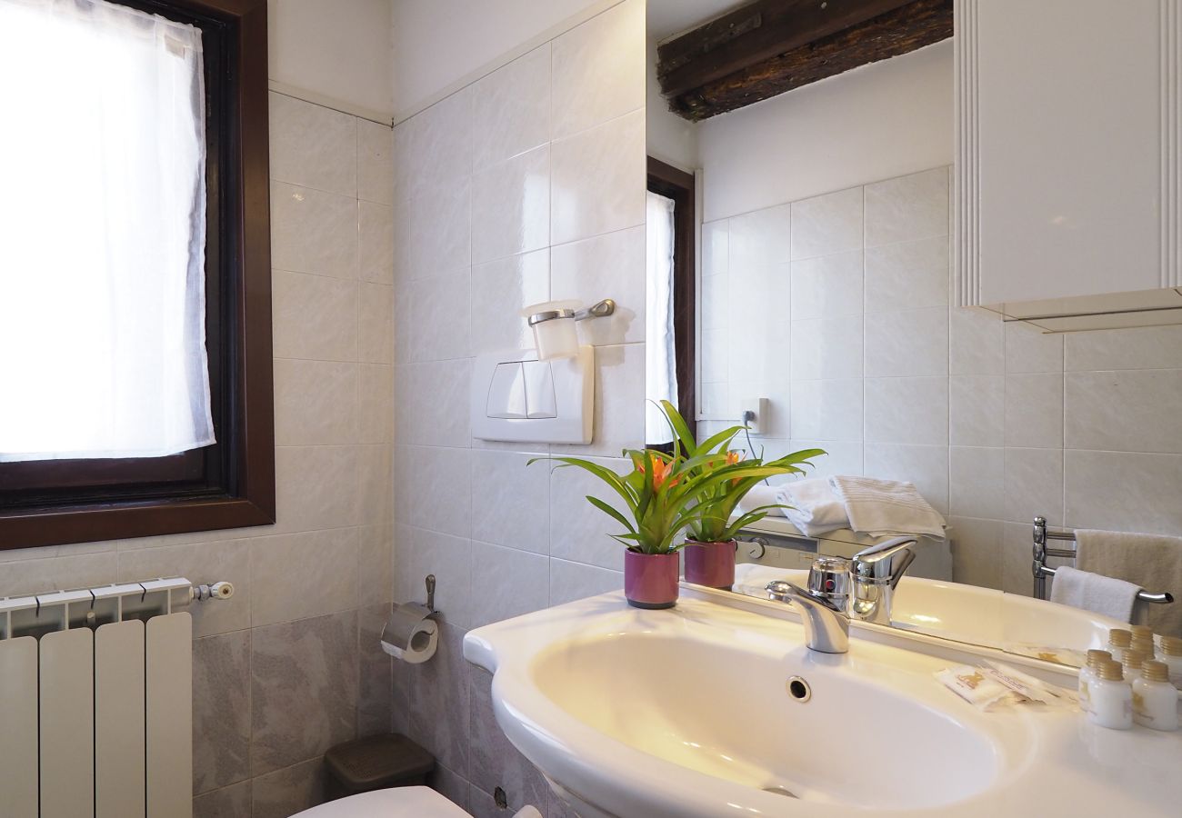 Apartment in Cannaregio - PENTHOUSE IN THE AREA SANTI GIOVANNI AND PAOLO WITH WIFI AND WASHING MACHINE