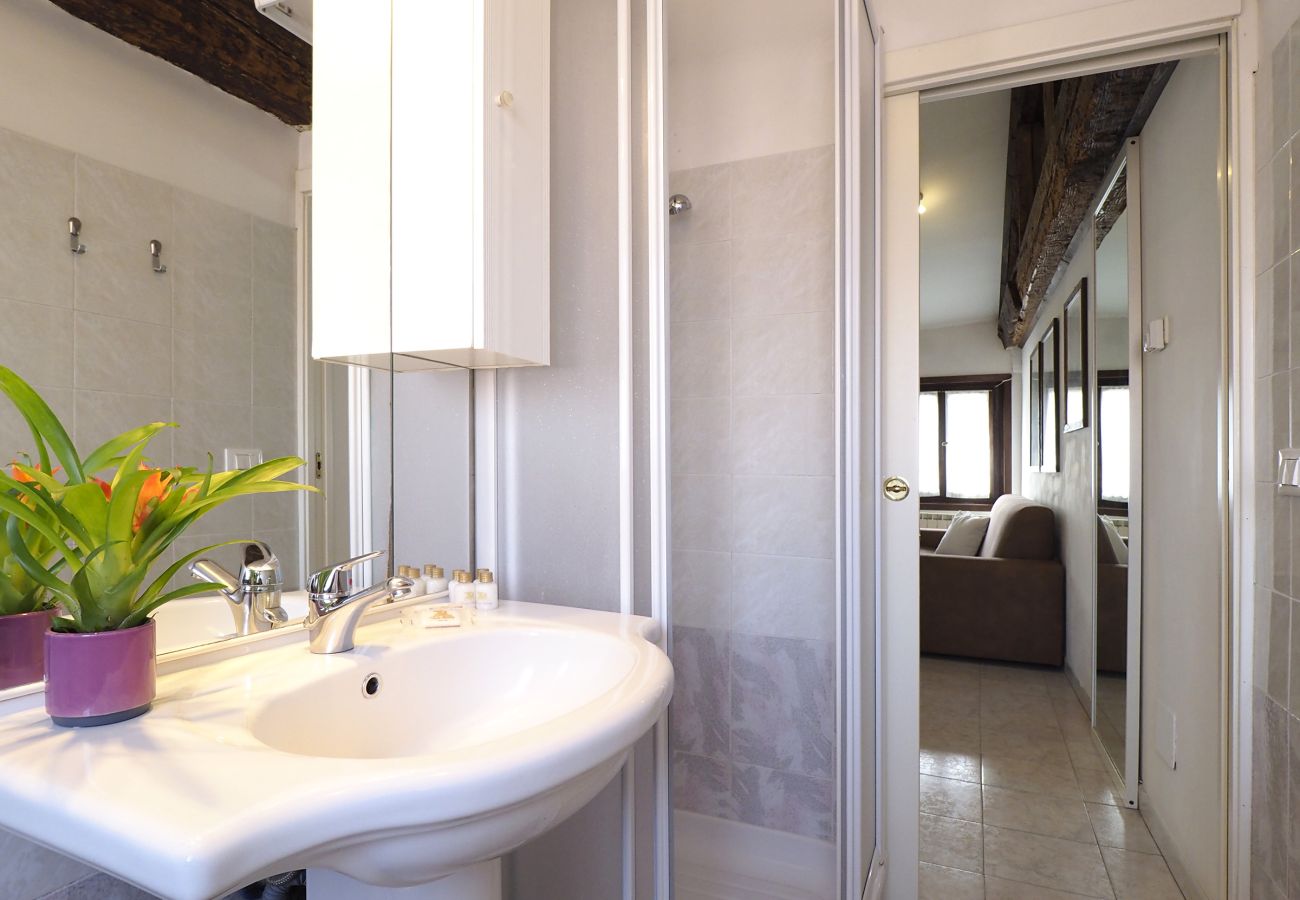 Apartment in Cannaregio - PENTHOUSE IN THE AREA SANTI GIOVANNI AND PAOLO WITH WIFI AND WASHING MACHINE
