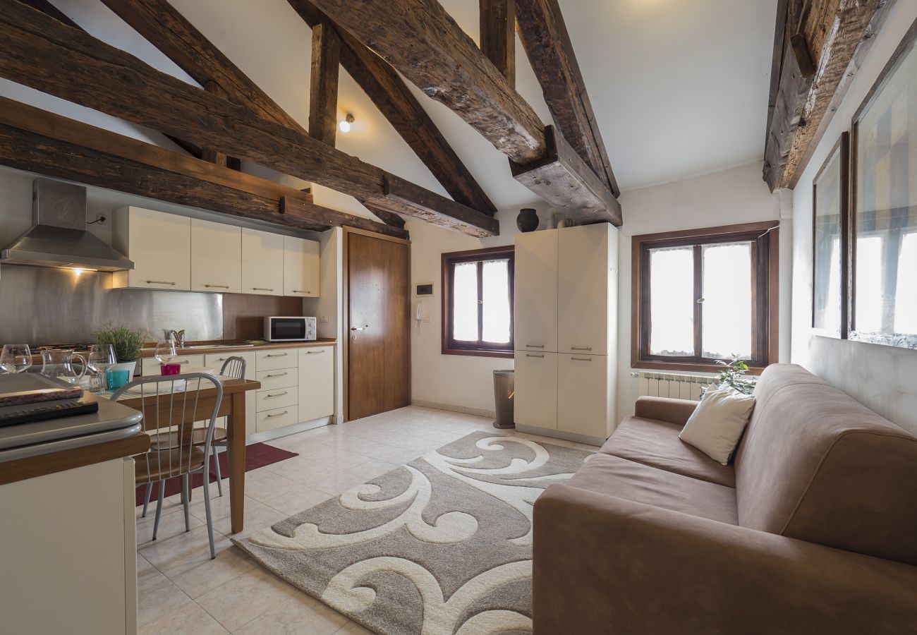 Apartment in Cannaregio - PENTHOUSE IN THE AREA SANTI GIOVANNI AND PAOLO WITH WIFI AND WASHING MACHINE