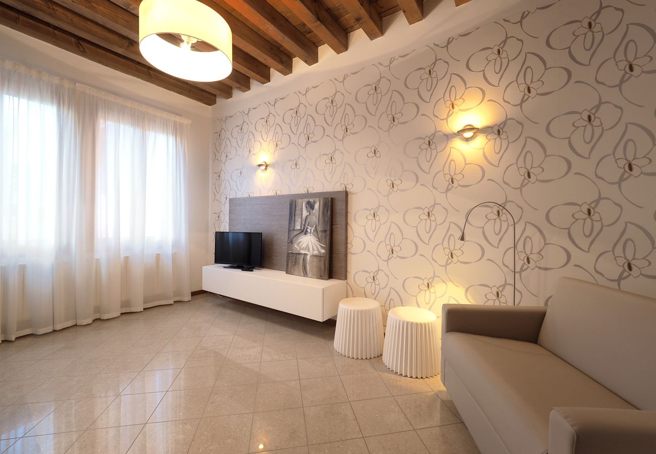 Apartment in Cannaregio - LARGE AND COMFORTABLE APARTMENT NEAR THE RAILWAY - FIRST FLOOR