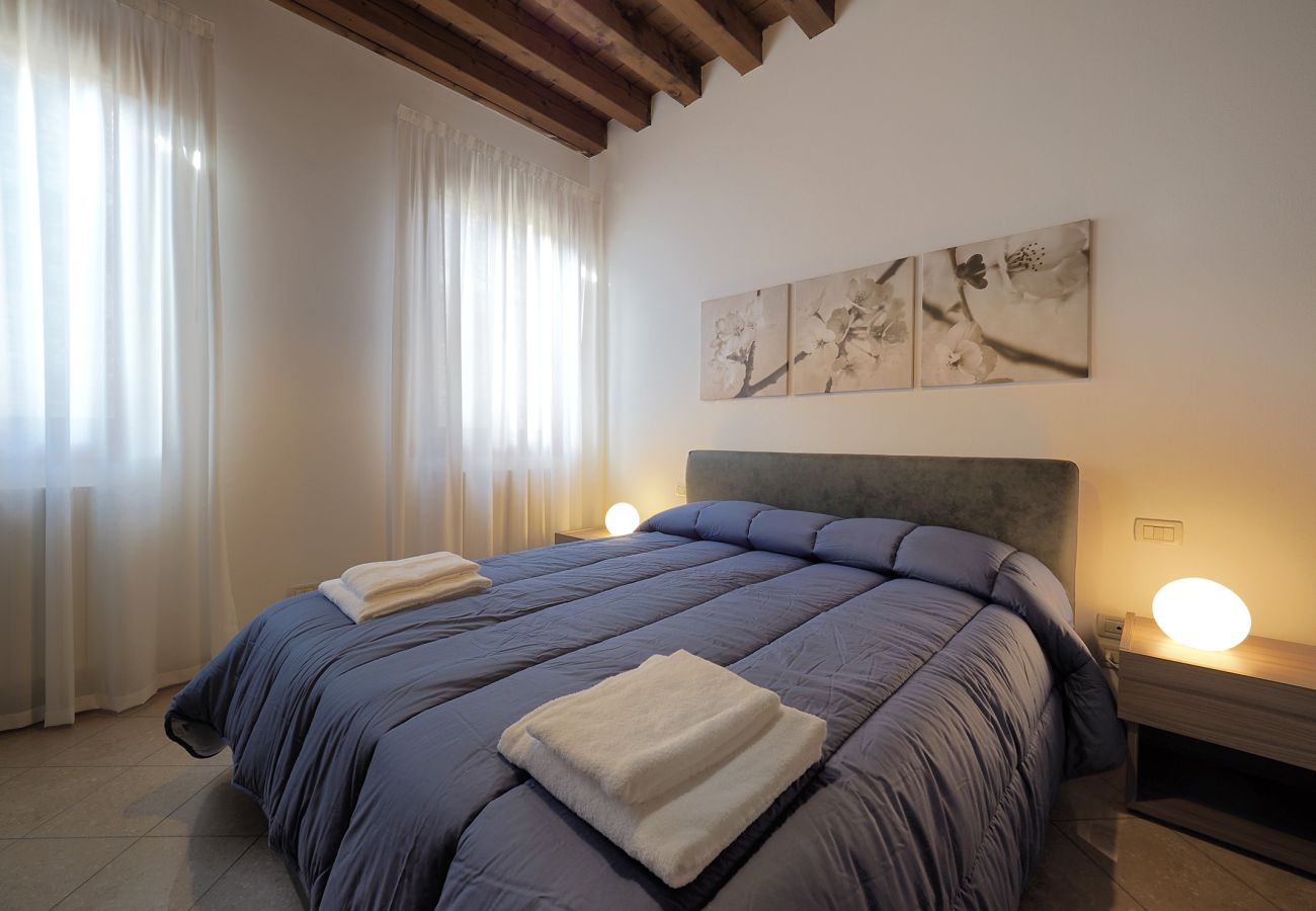 Apartment in Cannaregio - LARGE AND COMFORTABLE APARTMENT NEAR THE RAILWAY - FIRST FLOOR