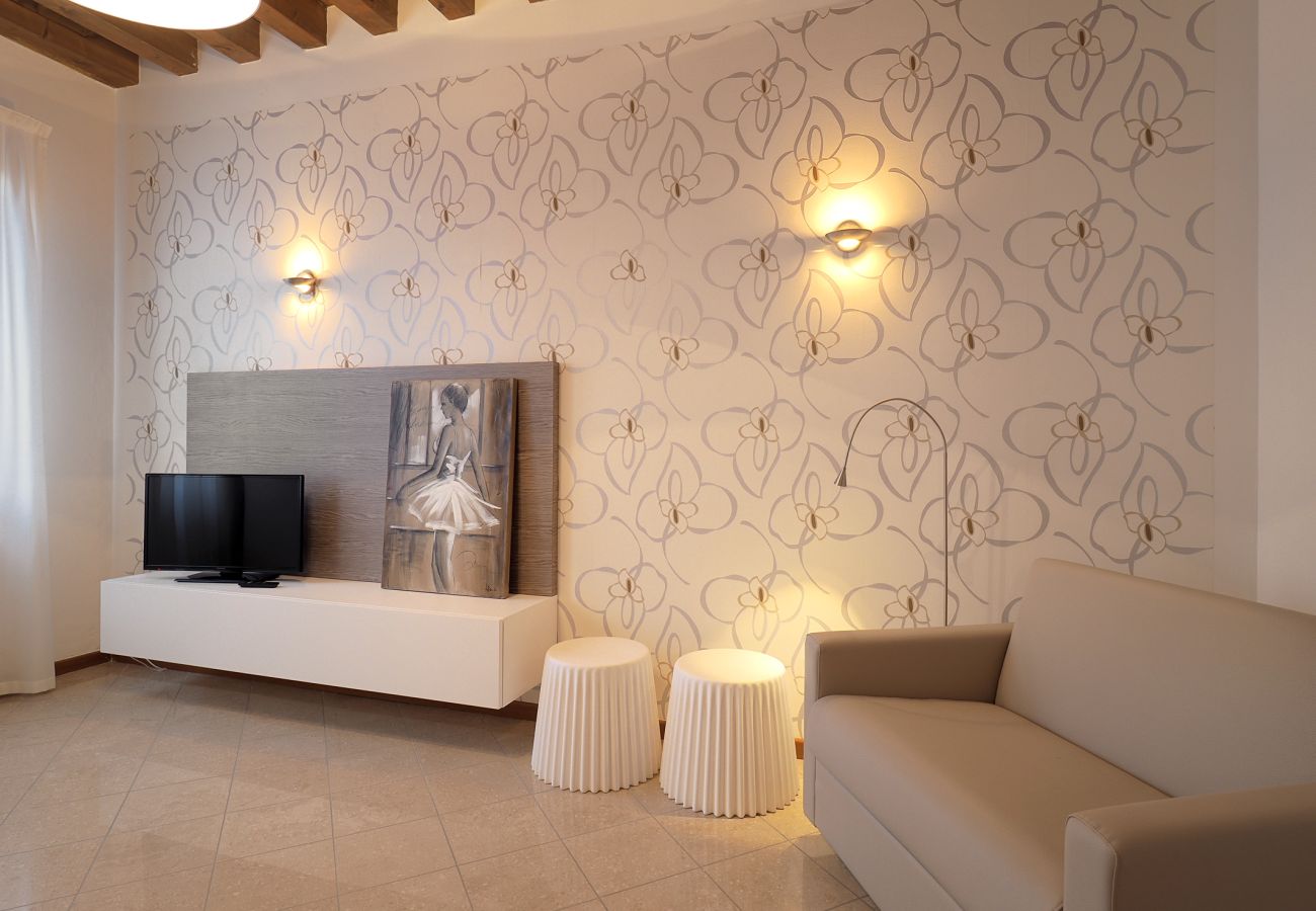 Apartment in Cannaregio - LARGE AND COMFORTABLE APARTMENT NEAR THE RAILWAY - FIRST FLOOR