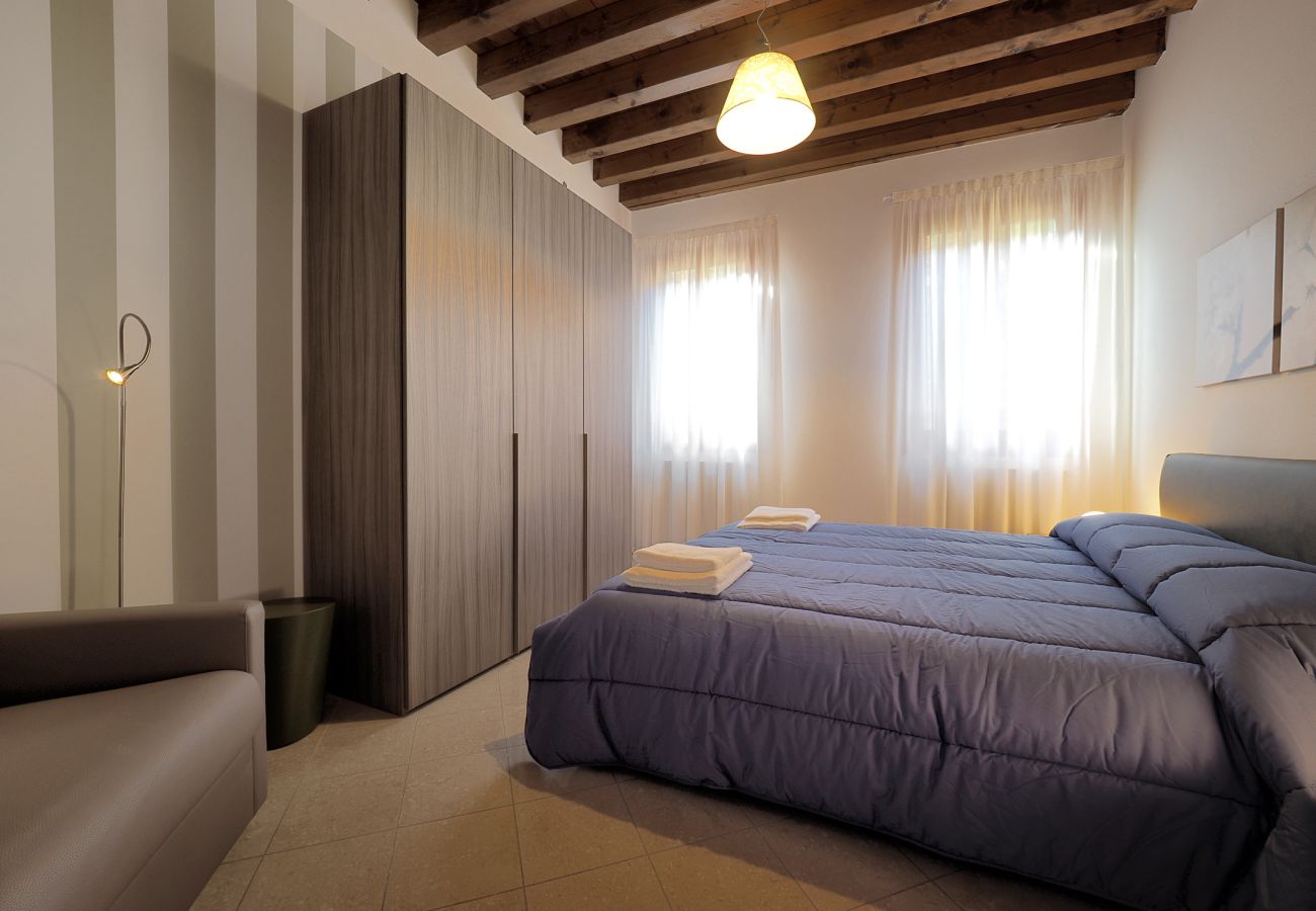 Apartment in Cannaregio - LARGE AND COMFORTABLE APARTMENT NEAR THE RAILWAY - FIRST FLOOR