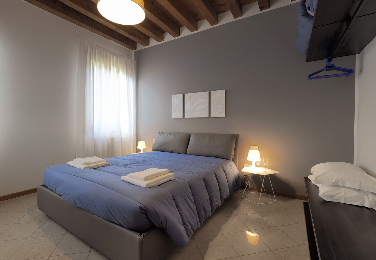 Apartment in Cannaregio - LARGE AND COMFORTABLE APARTMENT NEAR THE RAILWAY - FIRST FLOOR
