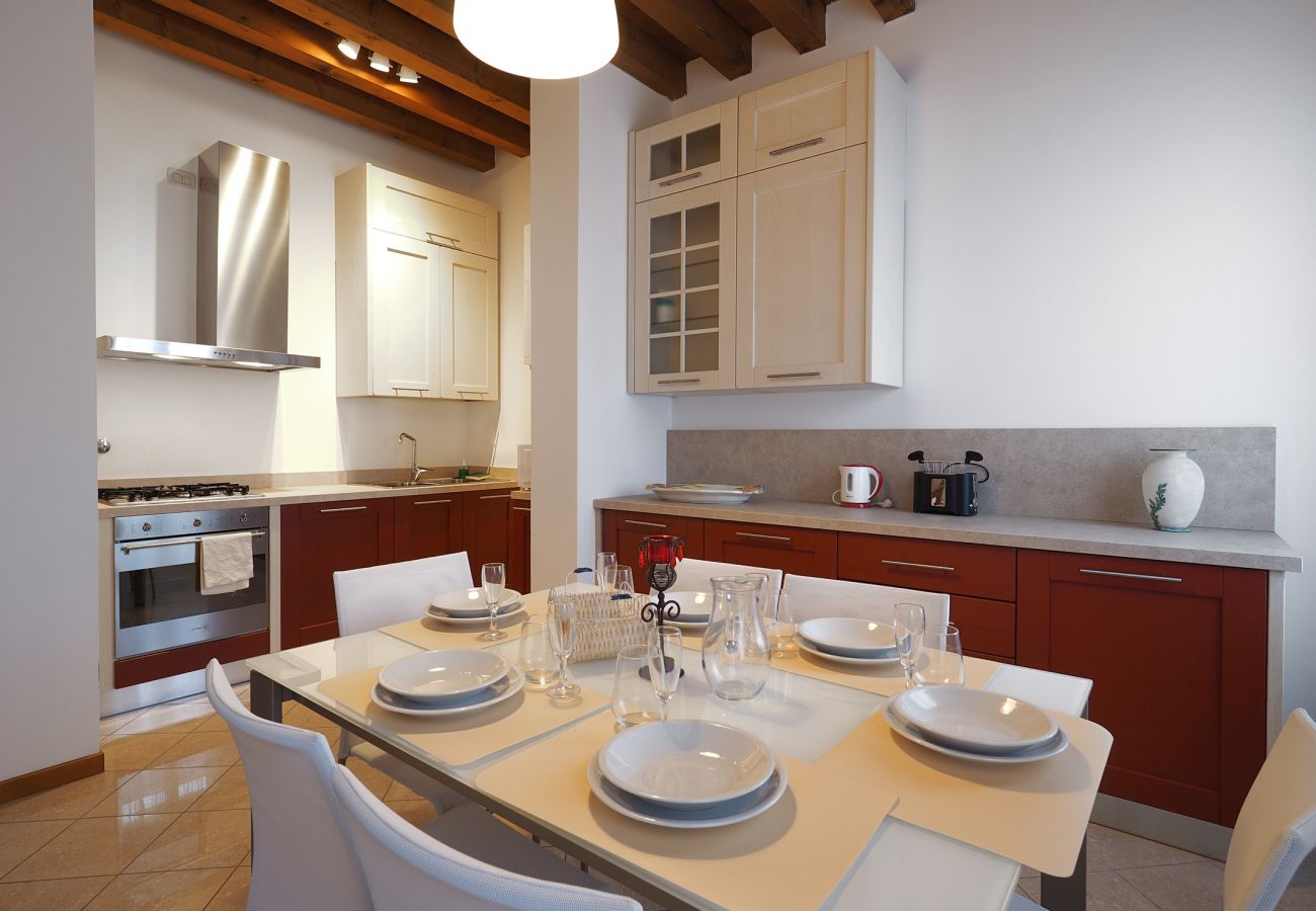 Apartment in Cannaregio - LARGE AND COMFORTABLE APARTMENT NEAR THE RAILWAY - FIRST FLOOR