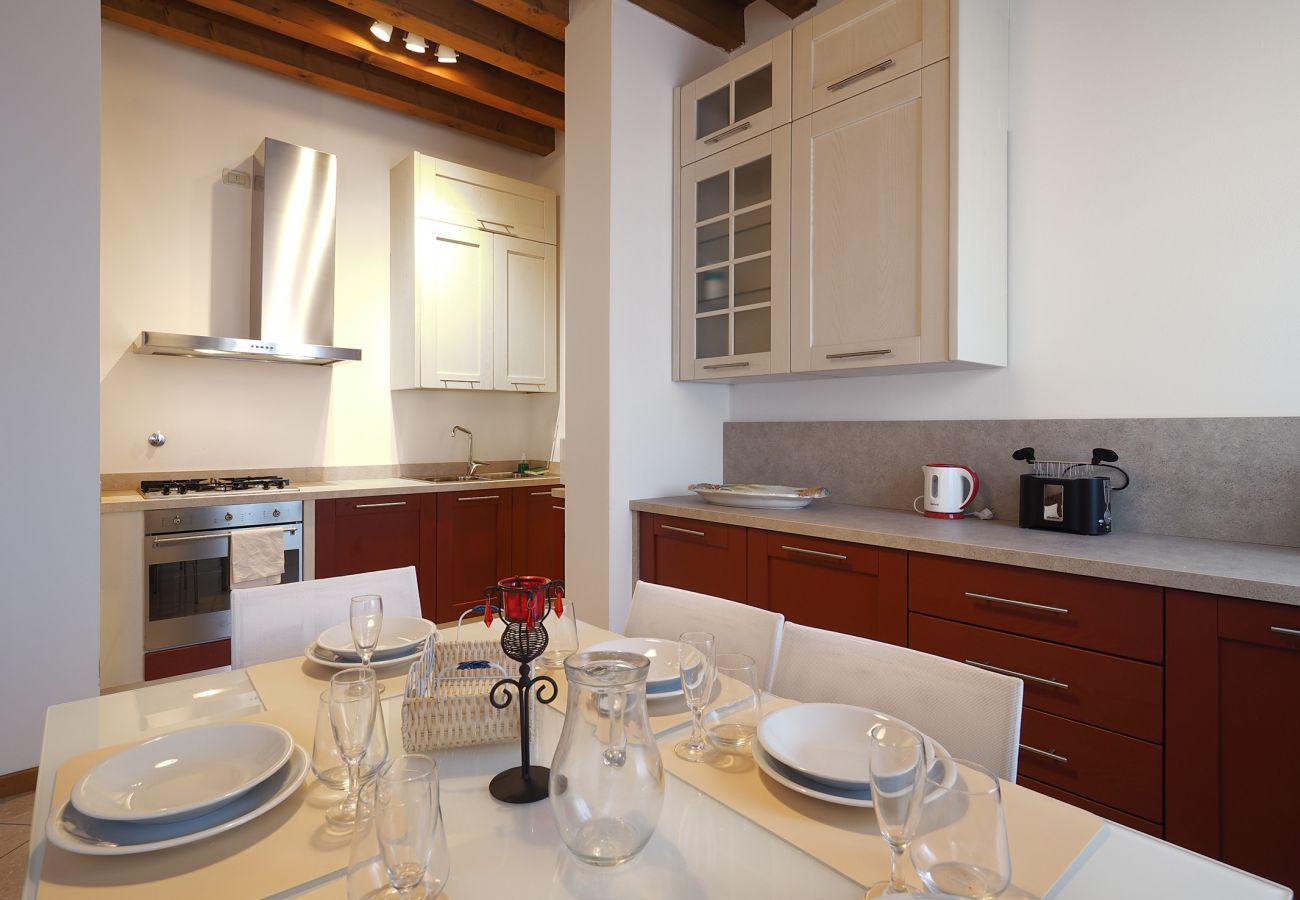 Apartment in Cannaregio - LARGE AND COMFORTABLE APARTMENT NEAR THE RAILWAY - FIRST FLOOR