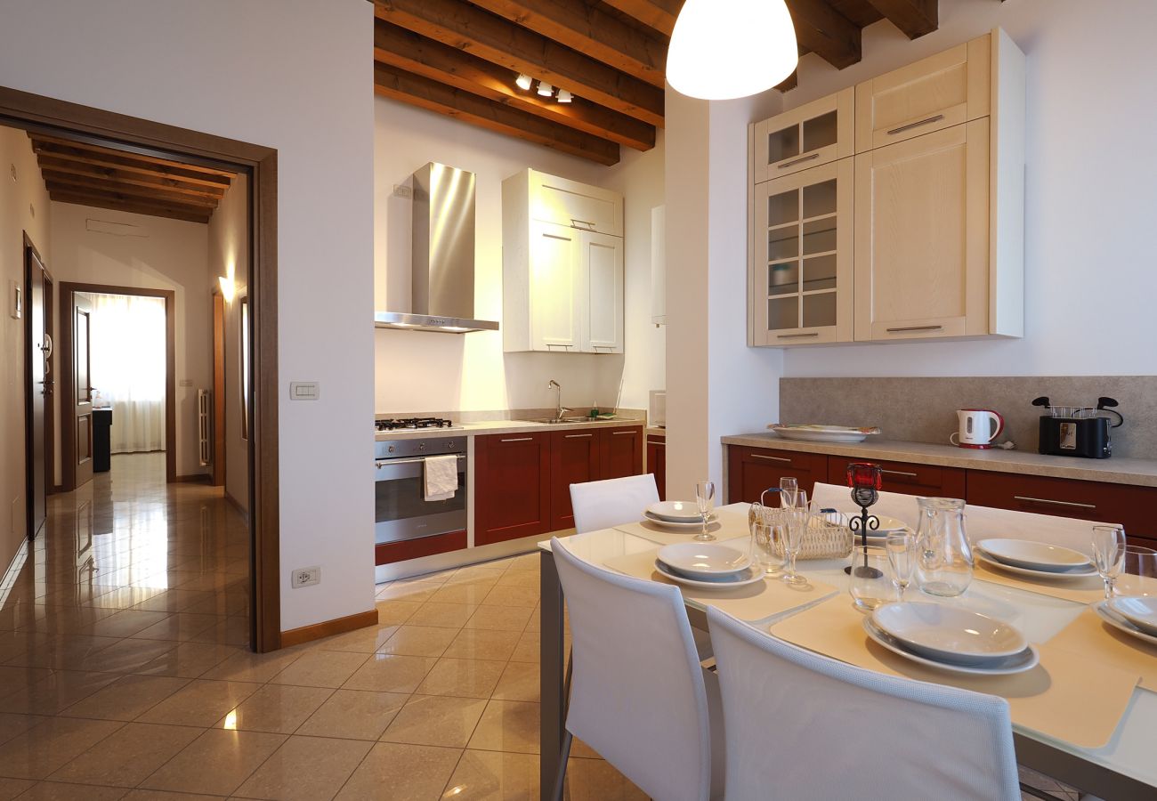 Apartment in Cannaregio - LARGE AND COMFORTABLE APARTMENT NEAR THE RAILWAY - FIRST FLOOR
