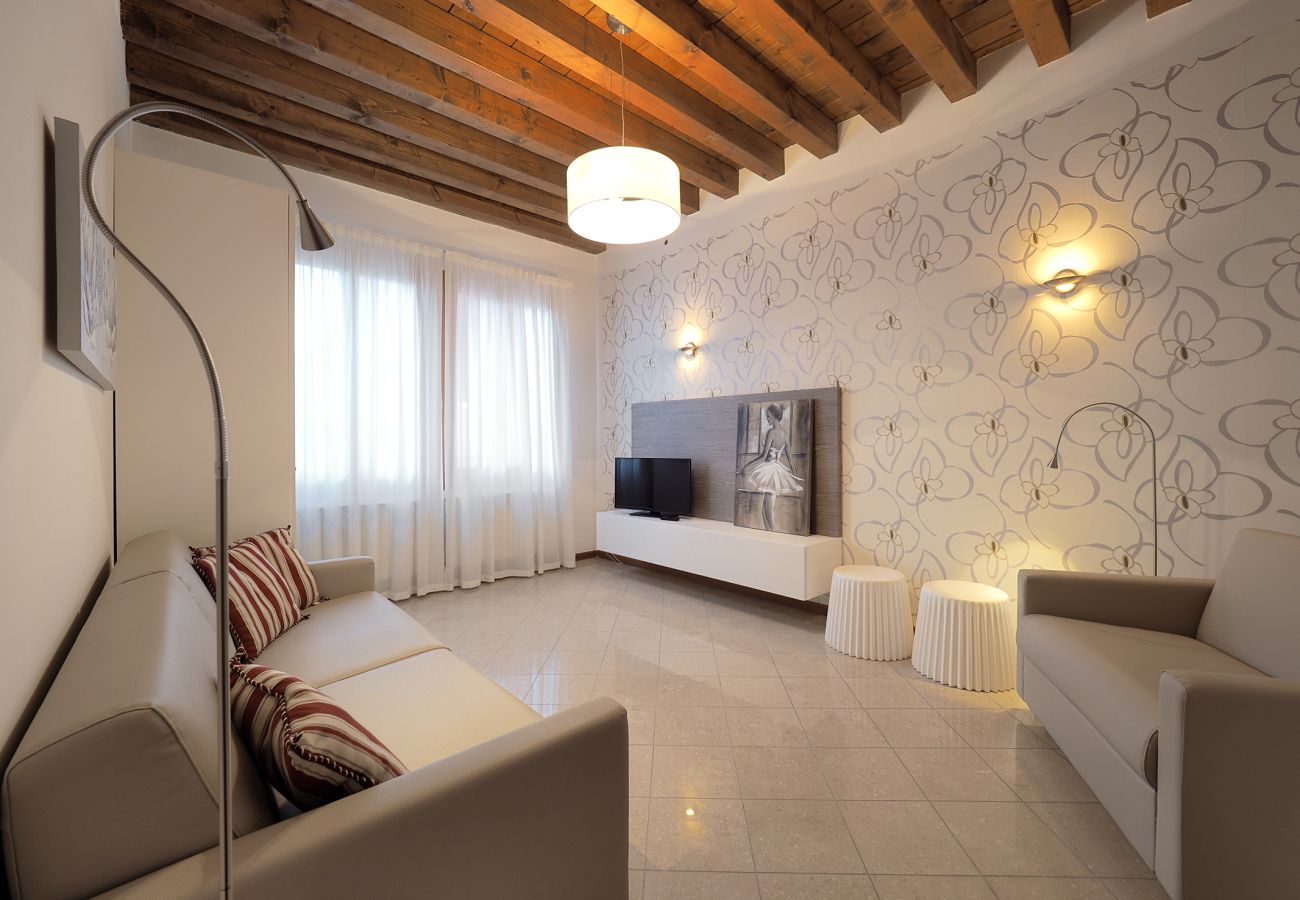 Apartment in Cannaregio - LARGE AND COMFORTABLE APARTMENT NEAR THE RAILWAY - FIRST FLOOR
