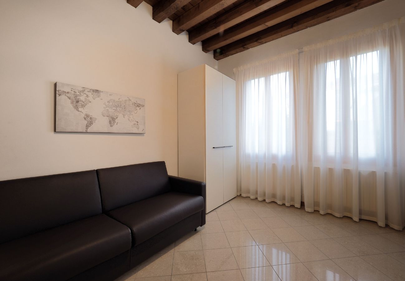 Apartment in Cannaregio - MODERN APARTMENT, COMFORTABLE AND CLOSE TO THE STATION AND MAIN TERMINAL. EQUIPPED WITH WASHING MACHINE, DISHWASHER AND WIFI