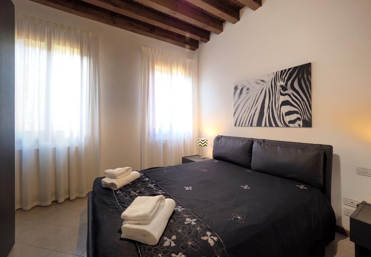 Apartment in Cannaregio - MODERN APARTMENT, COMFORTABLE AND CLOSE TO THE STATION AND MAIN TERMINAL. EQUIPPED WITH WASHING MACHINE, DISHWASHER AND WIFI