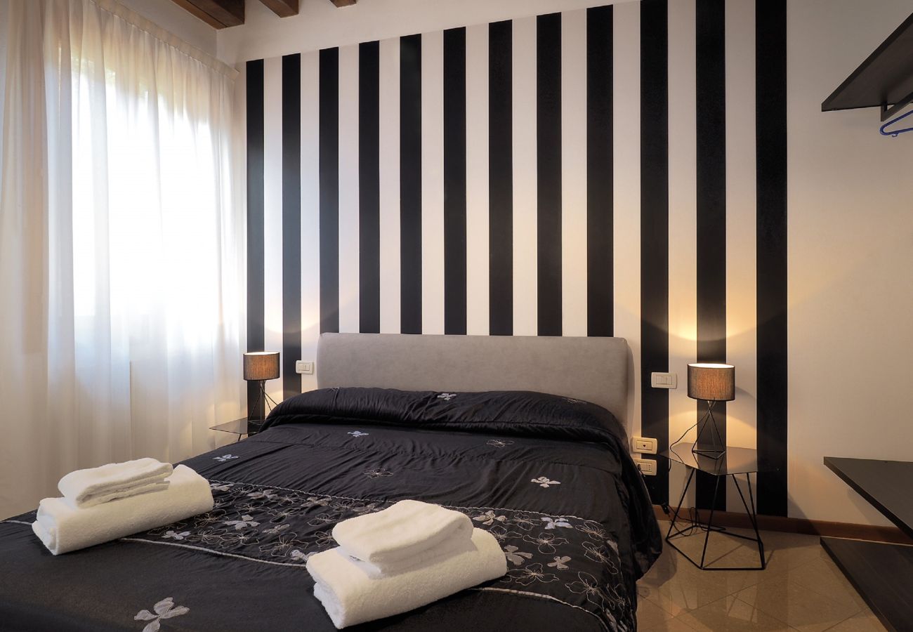 Apartment in Cannaregio - MODERN APARTMENT, COMFORTABLE AND CLOSE TO THE STATION AND MAIN TERMINAL. EQUIPPED WITH WASHING MACHINE, DISHWASHER AND WIFI