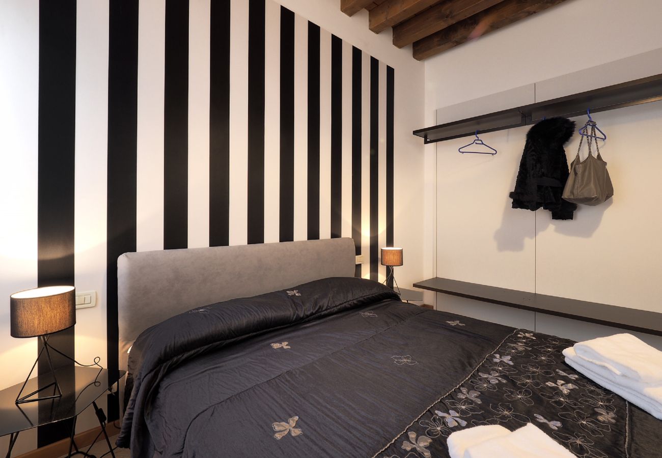 Apartment in Cannaregio - MODERN APARTMENT, COMFORTABLE AND CLOSE TO THE STATION AND MAIN TERMINAL. EQUIPPED WITH WASHING MACHINE, DISHWASHER AND WIFI