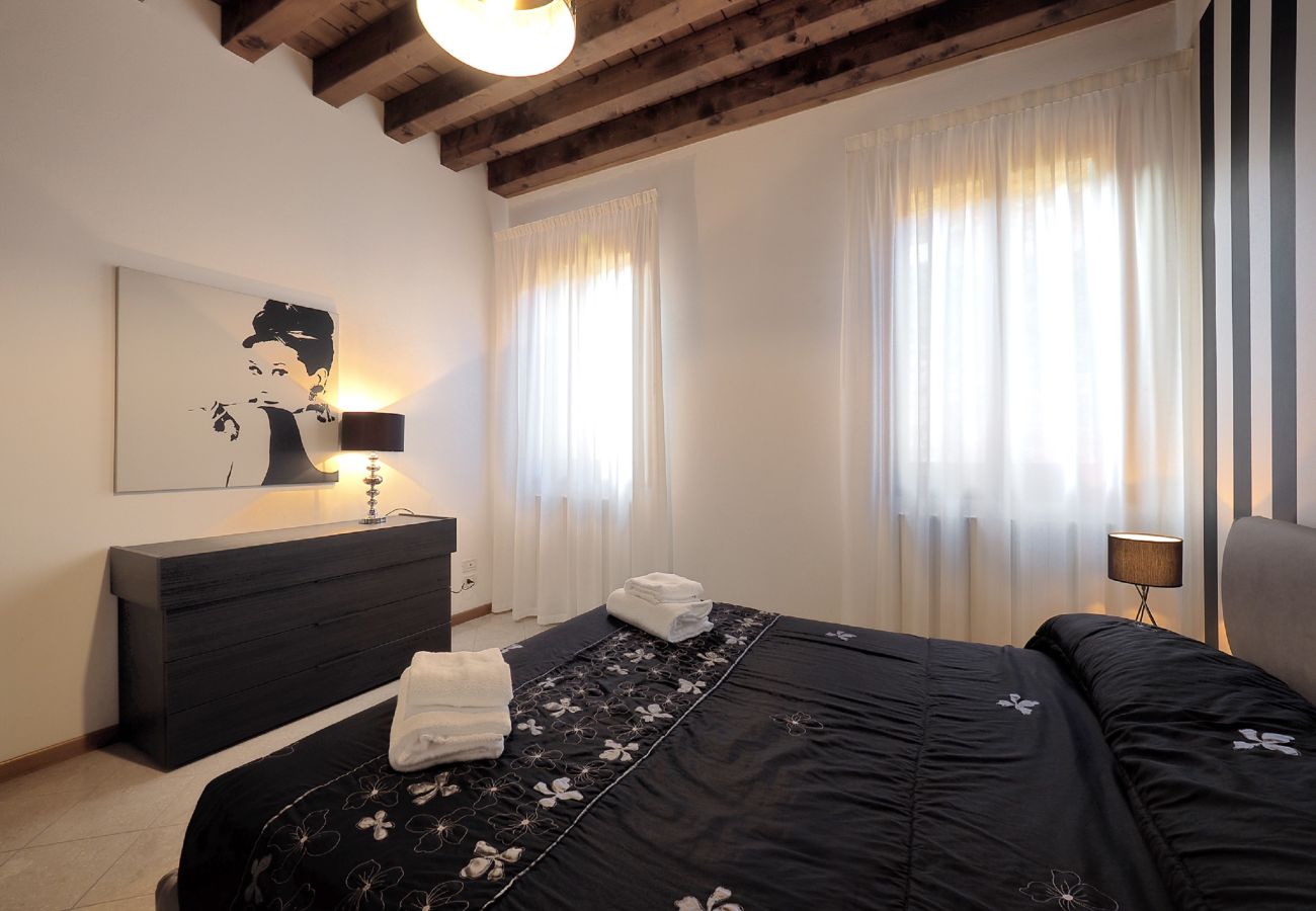 Apartment in Cannaregio - MODERN APARTMENT, COMFORTABLE AND CLOSE TO THE STATION AND MAIN TERMINAL. EQUIPPED WITH WASHING MACHINE, DISHWASHER AND WIFI