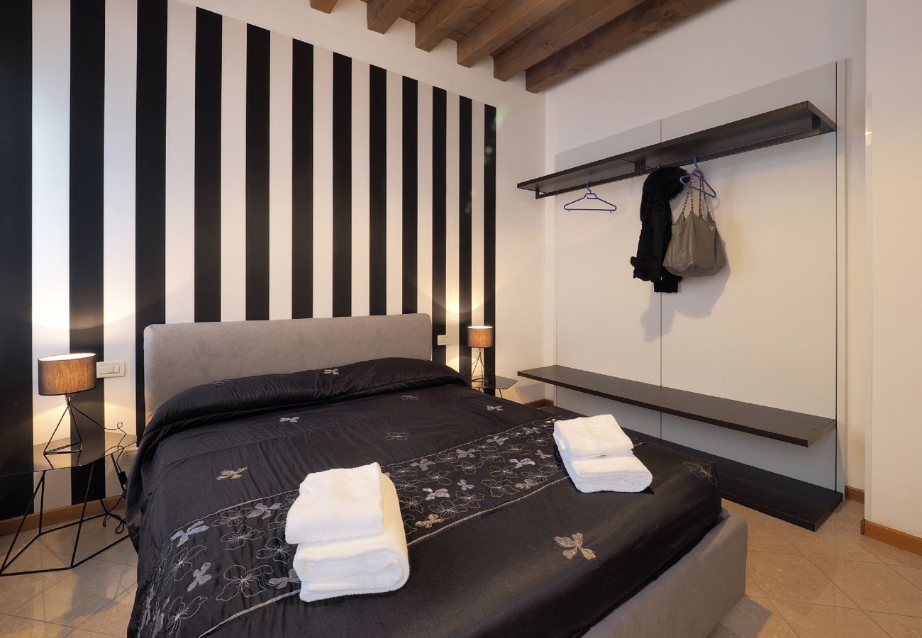 Apartment in Cannaregio - MODERN APARTMENT, COMFORTABLE AND CLOSE TO THE STATION AND MAIN TERMINAL. EQUIPPED WITH WASHING MACHINE, DISHWASHER AND WIFI