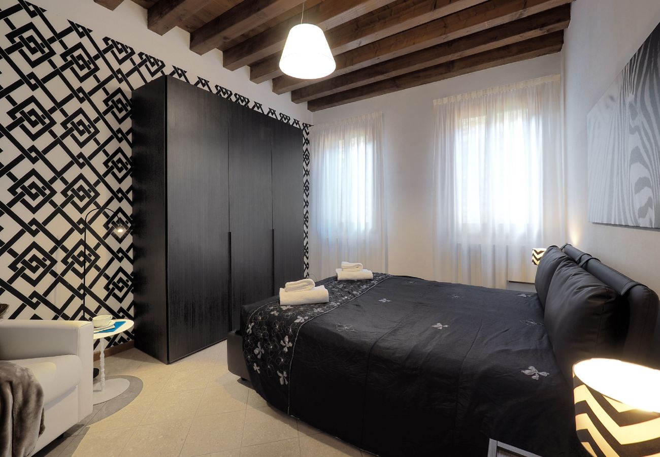 Apartment in Cannaregio - MODERN APARTMENT, COMFORTABLE AND CLOSE TO THE STATION AND MAIN TERMINAL. EQUIPPED WITH WASHING MACHINE, DISHWASHER AND WIFI