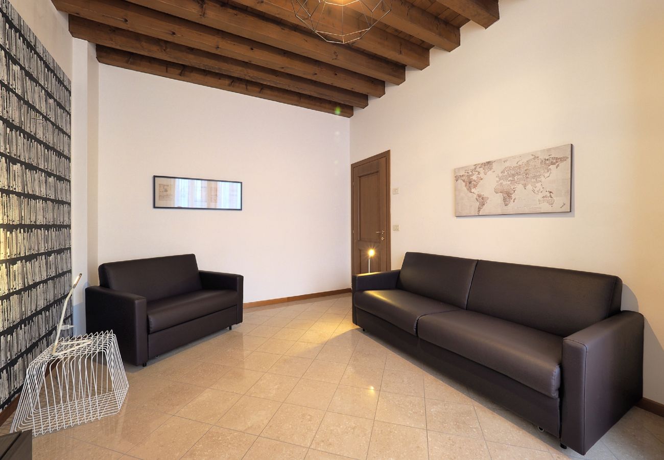 Apartment in Cannaregio - MODERN APARTMENT, COMFORTABLE AND CLOSE TO THE STATION AND MAIN TERMINAL. EQUIPPED WITH WASHING MACHINE, DISHWASHER AND WIFI