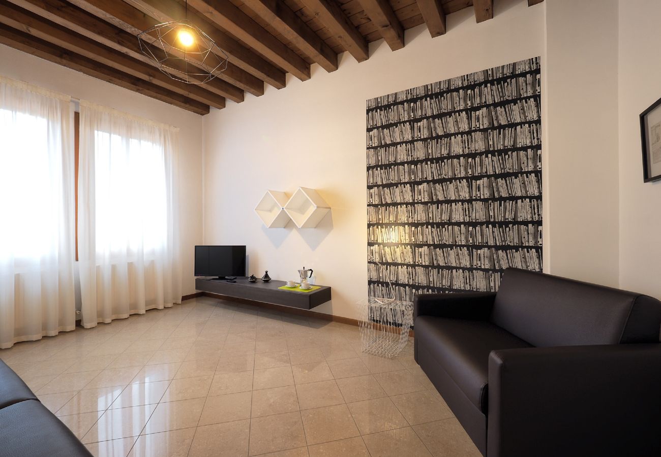 Apartment in Cannaregio - MODERN APARTMENT, COMFORTABLE AND CLOSE TO THE STATION AND MAIN TERMINAL. EQUIPPED WITH WASHING MACHINE, DISHWASHER AND WIFI