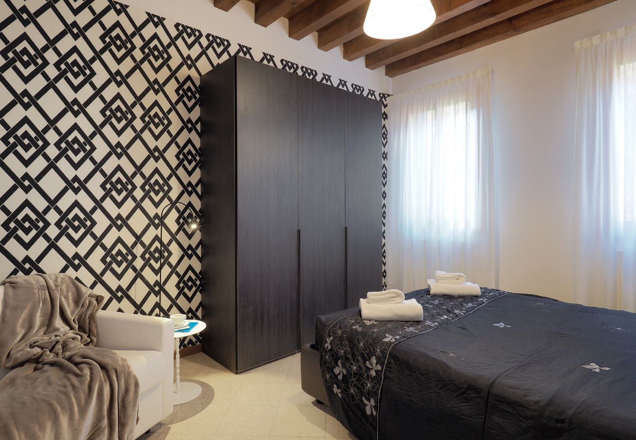 Apartment in Cannaregio - MODERN APARTMENT, COMFORTABLE AND CLOSE TO THE STATION AND MAIN TERMINAL. EQUIPPED WITH WASHING MACHINE, DISHWASHER AND WIFI