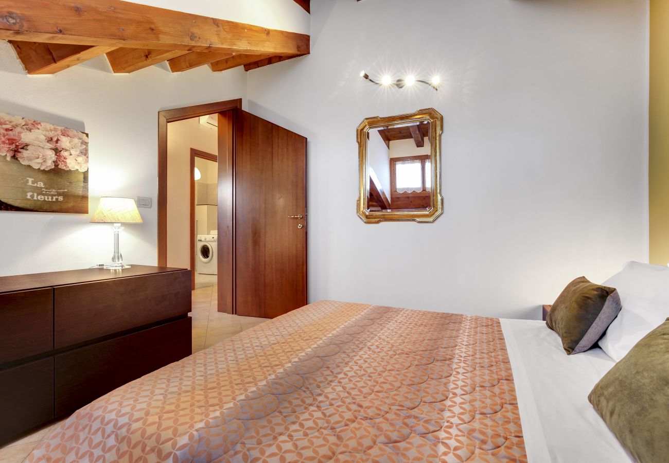 Apartment in Cannaregio - BRIGHT AND MODERN PENTHOUSE NEAR THE STATION - WITH WASHING MACHINE
