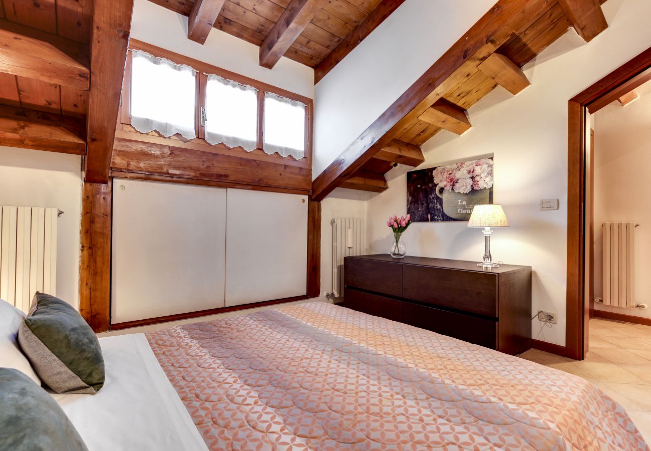 Apartment in Cannaregio - BRIGHT AND MODERN PENTHOUSE NEAR THE STATION - WITH WASHING MACHINE