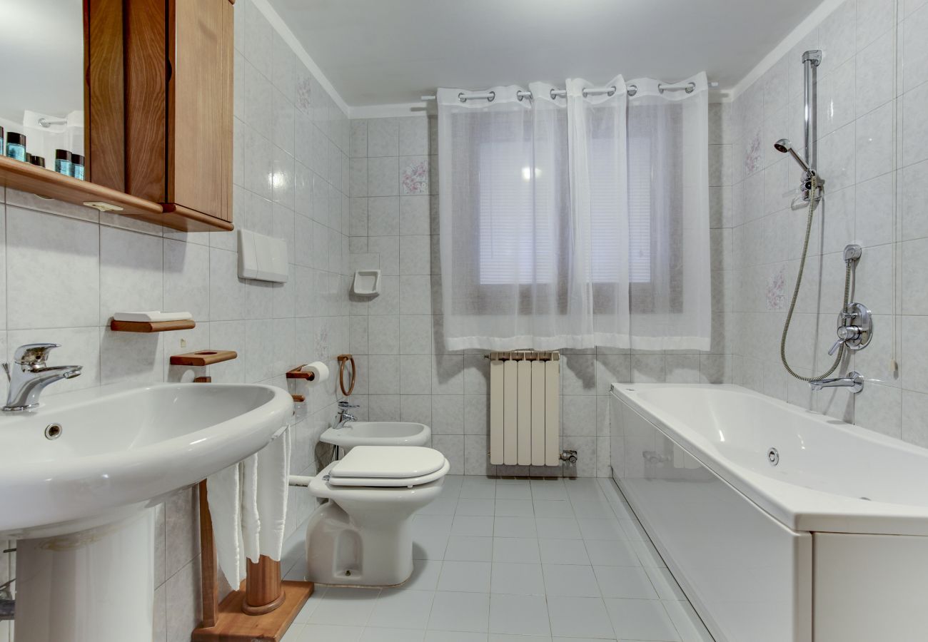 Apartment in Cannaregio - APARTMENT IN CAMPO SS GIOVANNI E PAOLO, WASHING MACHINE, WIFI, A / C